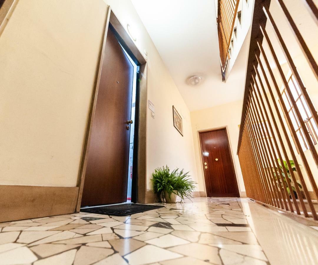 Vebis Guesthouse Rome Bagian luar foto